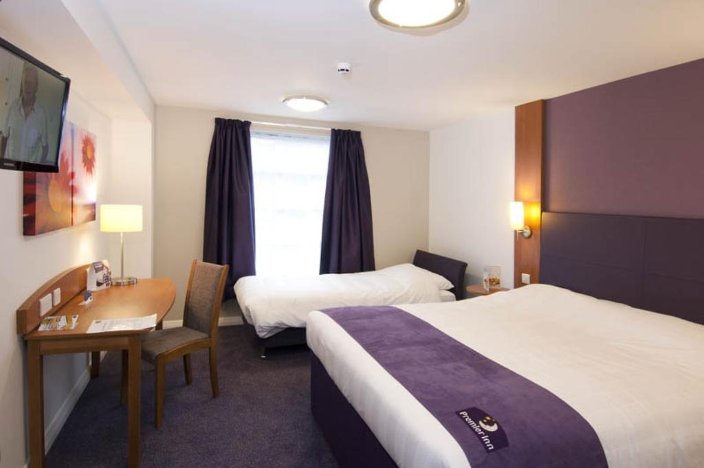 Premier Inn Epsom Central 객실 사진