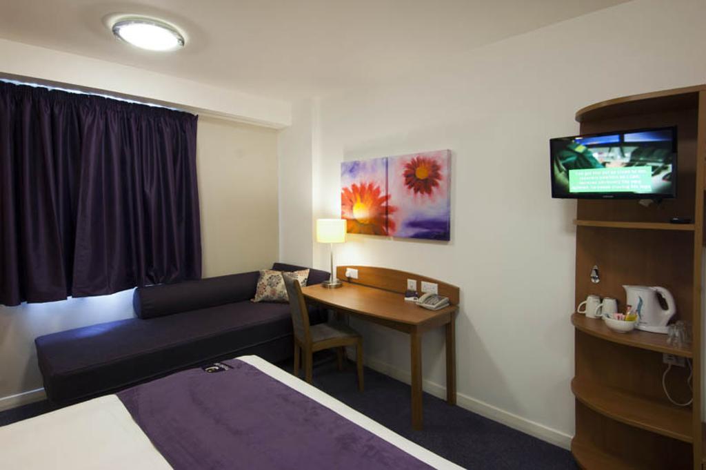 Premier Inn Epsom Central 외부 사진