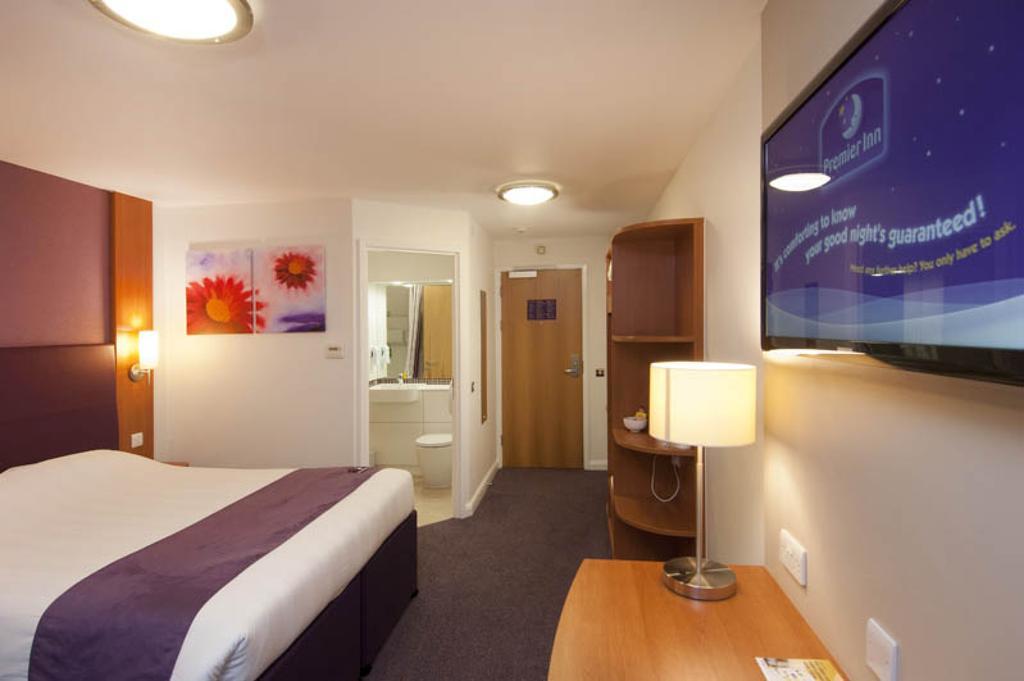 Premier Inn Epsom Central 외부 사진