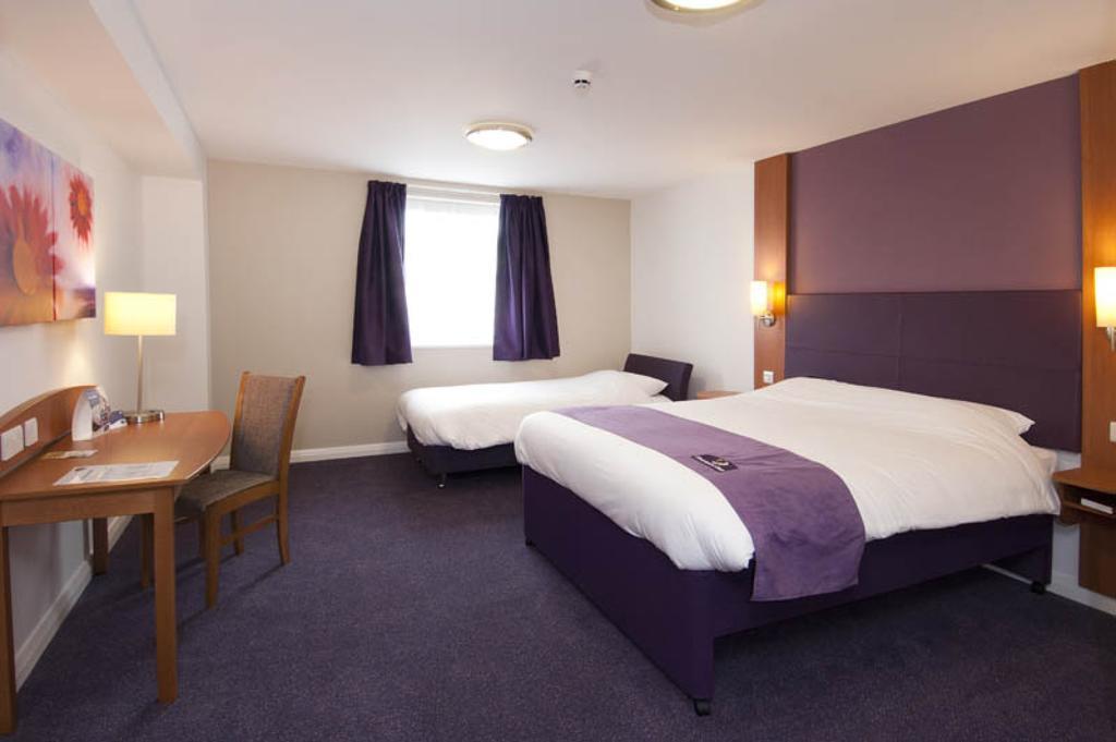 Premier Inn Epsom Central 객실 사진