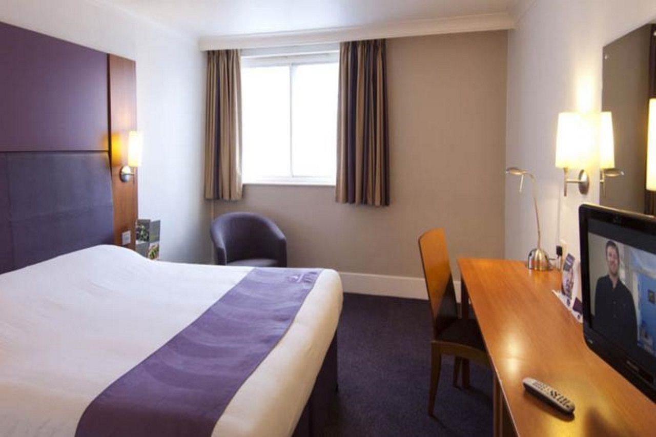 Premier Inn Epsom Central 외부 사진