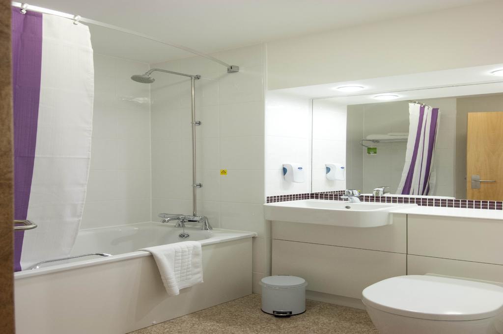 Premier Inn Epsom Central 외부 사진